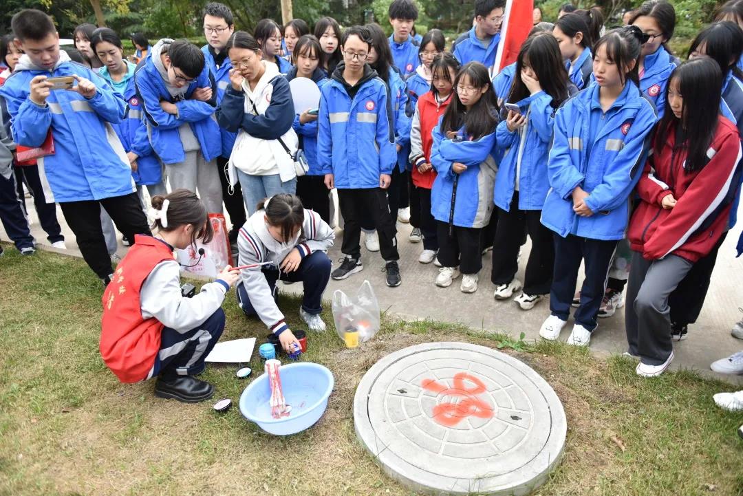 請(qǐng)黨放心，強(qiáng)國(guó)有我——我校舉辦井蓋涂鴉主題團(tuán)日活動(dòng)